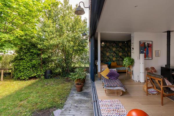 Maison années 50 et extension contemporaine totalement traversante!