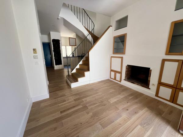 Appartement
         4 pièces
        - 77 m² 250 000 € *