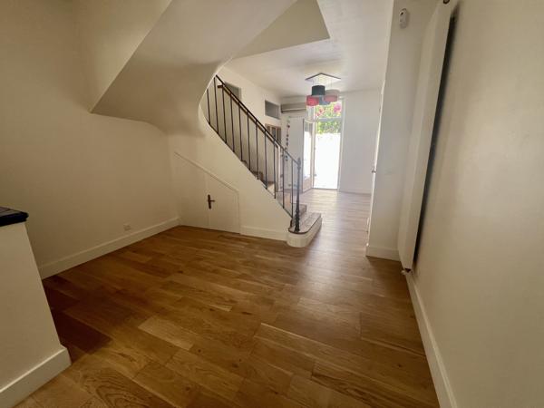 Appartement
         4 pièces
        - 77 m² 250 000 € *