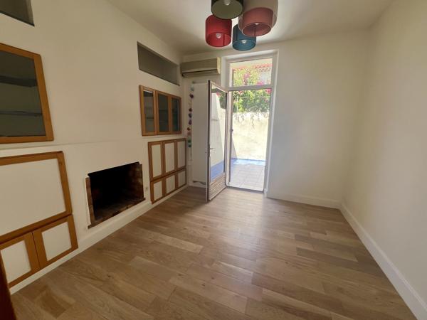 Appartement
         4 pièces
        - 77 m² 250 000 € *
