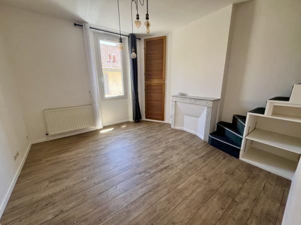 Appartement
         4 pièces
        - 77 m² 250 000 € *