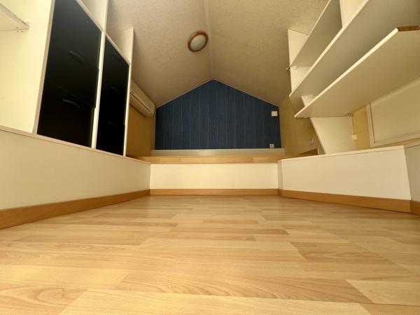 Appartement
         4 pièces
        - 77 m² 250 000 € *