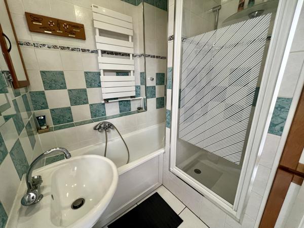 Appartement
         4 pièces
        - 77 m² 250 000 € *