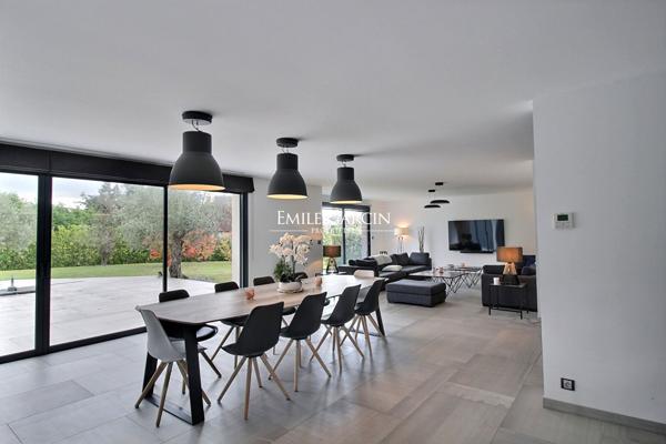 Deauville-A vendre Maison contemporaine- 5 chambres-Piscine intérieure-jardin