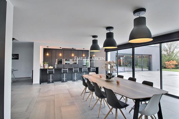 Deauville-A vendre Maison contemporaine- 5 chambres-Piscine intérieure-jardin