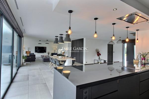 Deauville-A vendre Maison contemporaine- 5 chambres-Piscine intérieure-jardin
