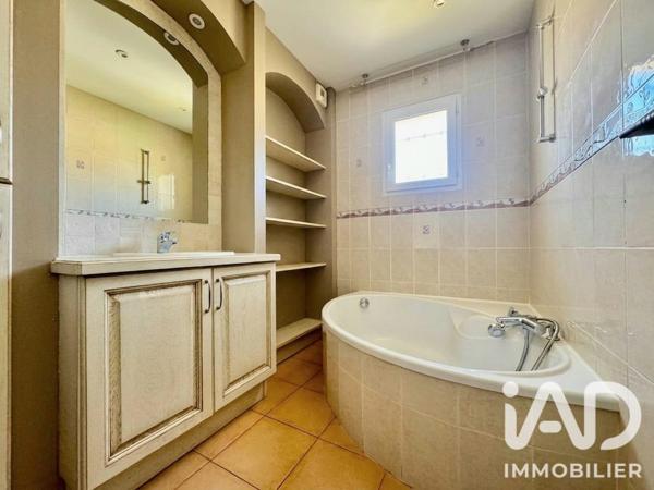 Maison à vendre 5 pièces 94 m² Saint-Jean-Bonnefonds