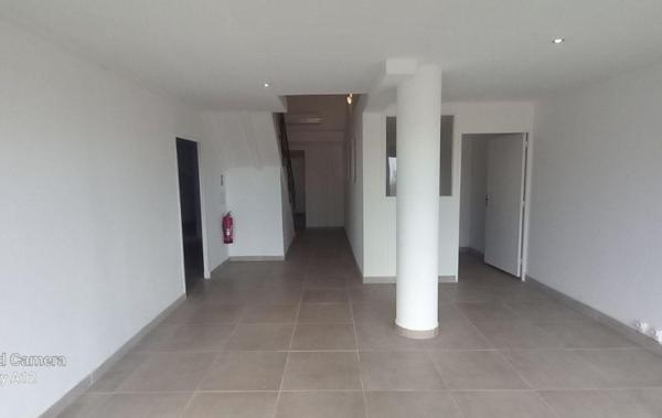 Vente Local d'activité Bureau rénové(e) La possession   