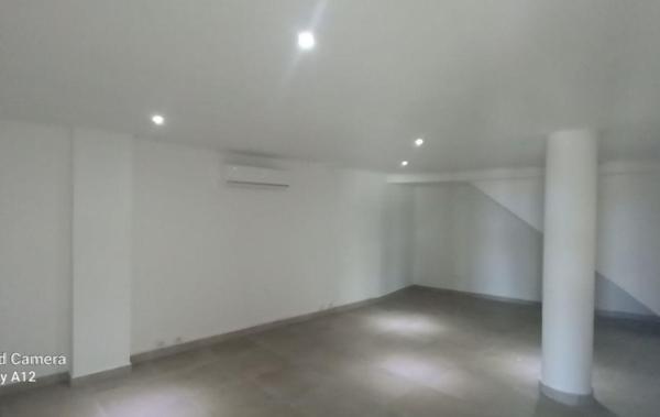 Vente Local d'activité Bureau rénové(e) La possession   