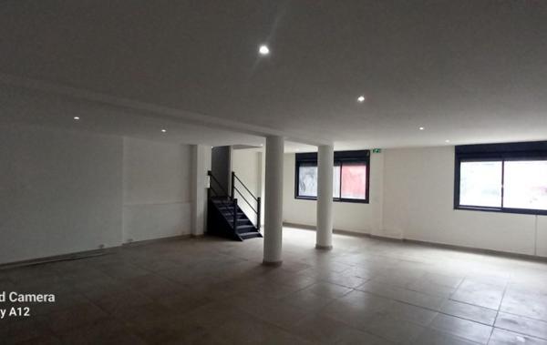 Vente Local d'activité Bureau rénové(e) La possession   