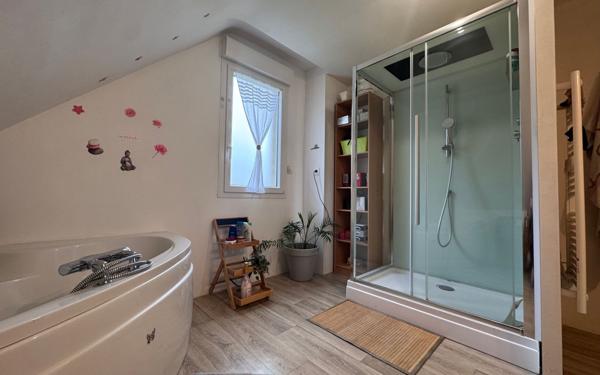 Maison à vendre    7 pièces • 146,73 m2 Mûr-de-Bretagne