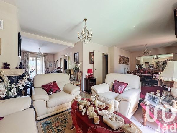 Maison traditionnelle 7 pièces de 116 m² à Morangis (91420)