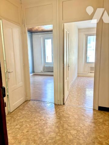 GRENOBLE Exclusivité Préfecture / Jardin des Plantes : 2P avec Terrasse de 15 m² au Calme !