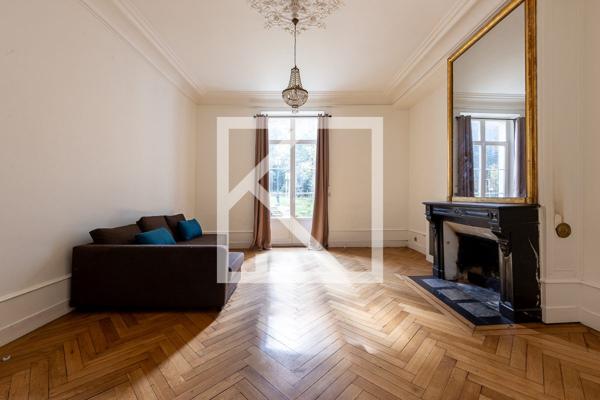HOTEL PARTICULIER CENTRE-VILLE AVEC JARDIN