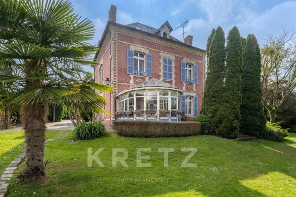 Maison de maitre du XIXème siècle et sa dépendance, à 30 minutes de Paris