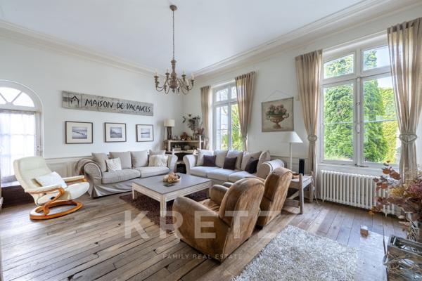 Maison de maitre du XIXème siècle et sa dépendance, à 30 minutes de Paris