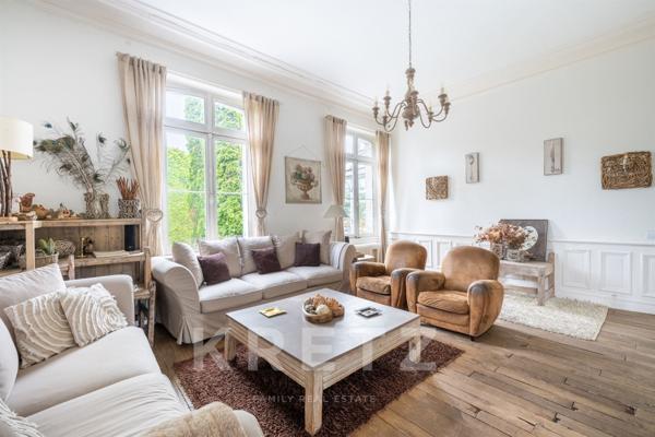 Maison de maitre du XIXème siècle et sa dépendance, à 30 minutes de Paris