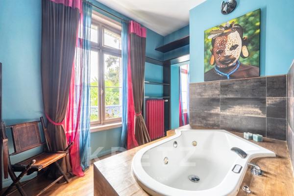 Maison de maitre du XIXème siècle et sa dépendance, à 30 minutes de Paris