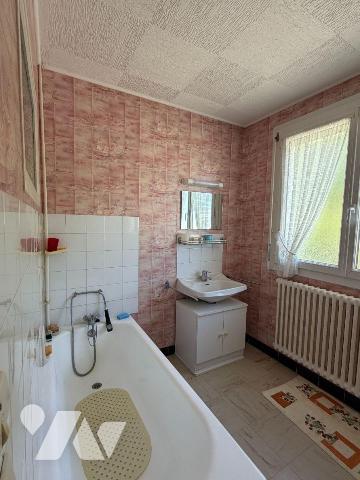 Maison à vendre à PONT-AVEN, dans le Finistère, 

En impasse, dans un quartier au calme situé...