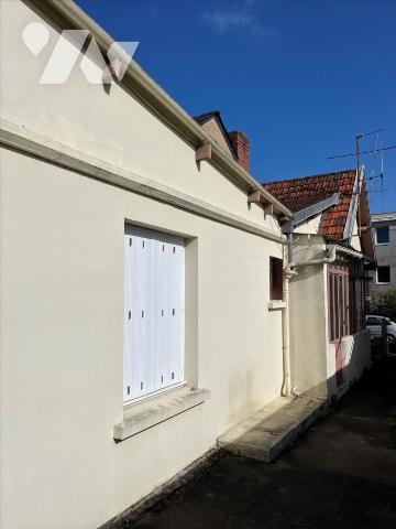 Petite maison à rénover sur beau terrain proche Buat