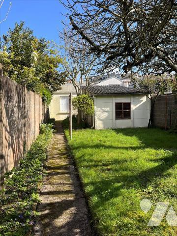 Petite maison à rénover sur beau terrain proche Buat