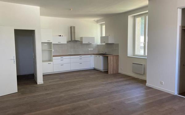 Appartement à louer    2 pièces •  Annesse-et-Beaulieu