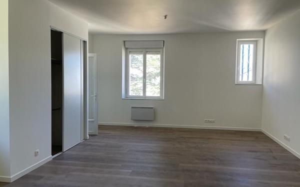 Appartement à louer    2 pièces •  Annesse-et-Beaulieu