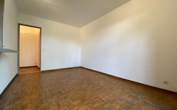 Appartement à vendre    2 pièces • 50 m2 Marseille 9