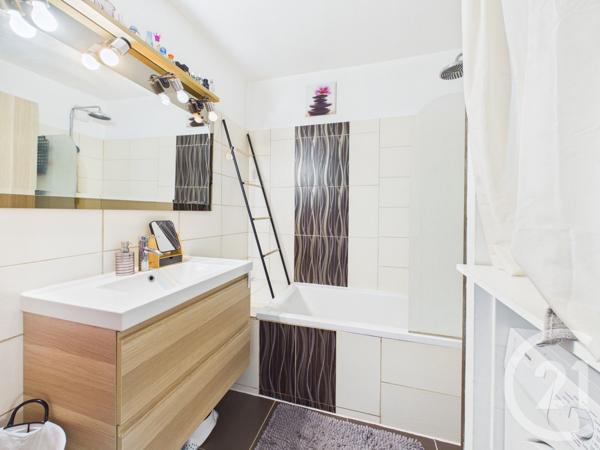 Appartement F3 à vendre  3 pièces - 72,84 m2 LA VALETTE DU VAR - 83