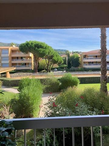 Charmant T2 bis avec coin cabine, piscine et parking privatif ? LE LAVANDOU