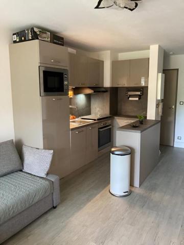 Charmant T2 bis avec coin cabine, piscine et parking privatif ? LE LAVANDOU