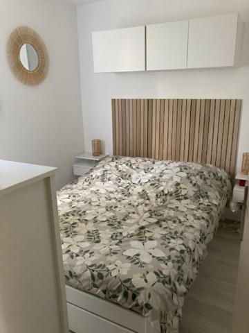 Charmant T2 bis avec coin cabine, piscine et parking privatif ? LE LAVANDOU