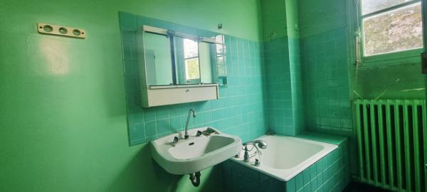 Maison à vendre à fort potentiel situé sur la commune d'Etampes, quartier Saint Pierre, avec dépendances.