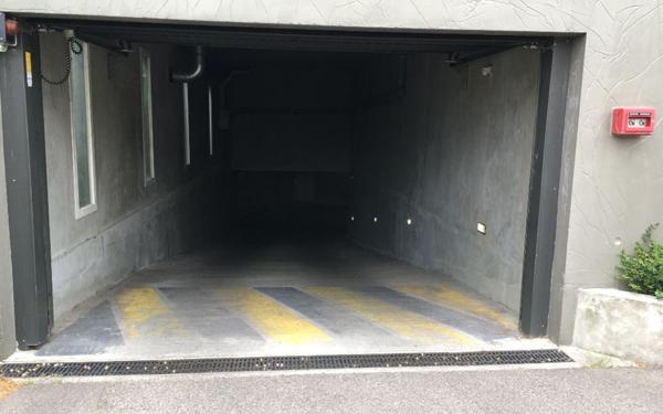 Stationnement à louer    Lyon 8