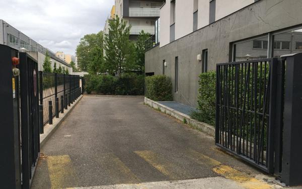 Stationnement à louer    Lyon 8