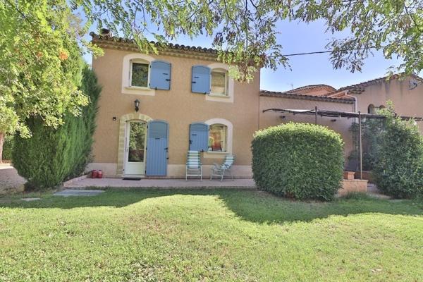 Trets: maison, appartement et studio sur 11000m2 de terrain