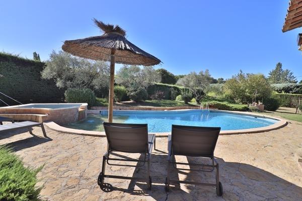 Trets: maison, appartement et studio sur 11000m2 de terrain