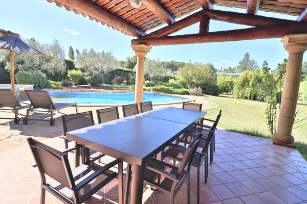 Trets: maison, appartement et studio sur 11000m2 de terrain