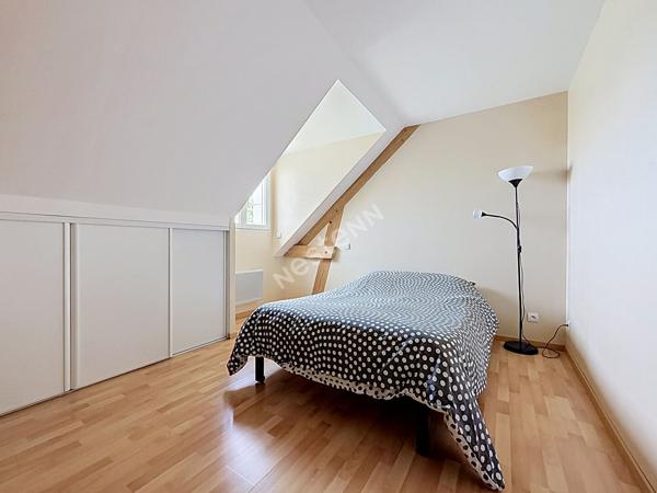 Maison familiale à vendre de 157m2 située à Montguillon - 5 chambres - grand garage - Plus de 1500m2 de terrain