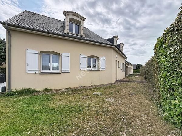 Maison familiale à vendre de 157m2 située à Montguillon - 5 chambres - grand garage - Plus de 1500m2 de terrain