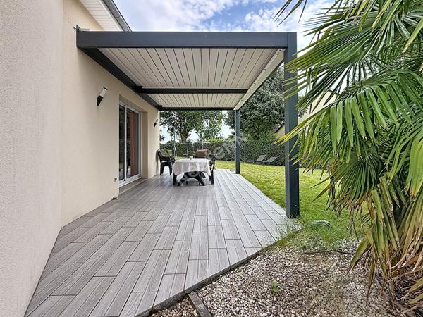 Maison familiale à vendre de 157m2 située à Montguillon - 5 chambres - grand garage - Plus de 1500m2 de terrain