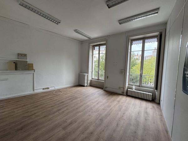 Local commercial 290m² emplacement numéro 1 à ANNONAY