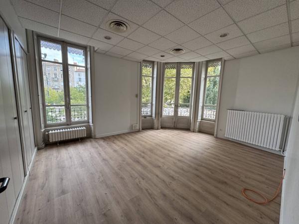 Local commercial 290m² emplacement numéro 1 à ANNONAY