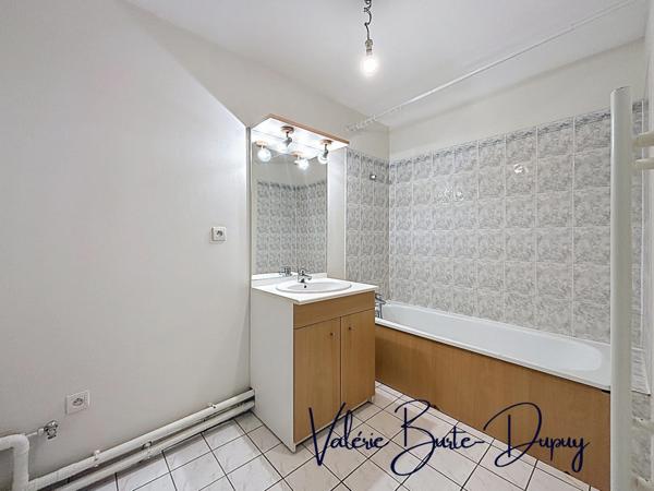 Appartement à vendre 2 pièces 47,50m2 chambre et garage ORLEANS (45)