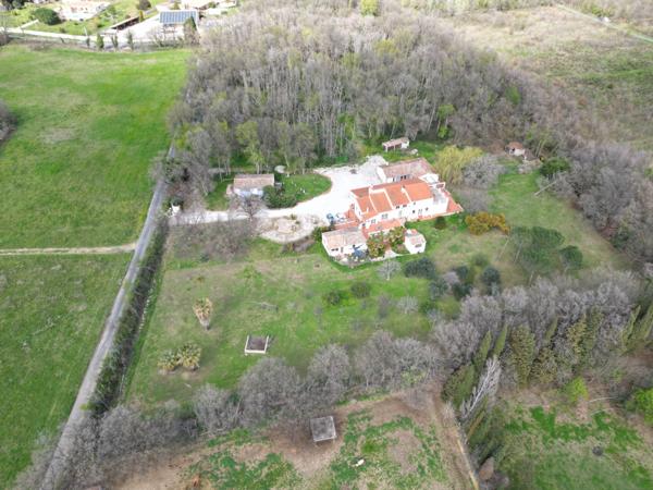 Le Soler (66270) Mas 10 pièces de 350m² édifier sur 25000 m² de terrain