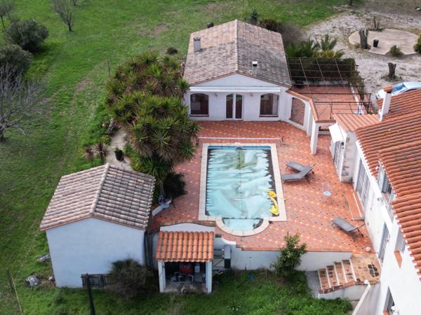 Le Soler (66270) Mas 10 pièces de 350m² édifier sur 25000 m² de terrain