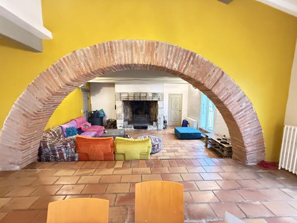 Le Soler (66270) Mas 10 pièces de 350m² édifier sur 25000 m² de terrain