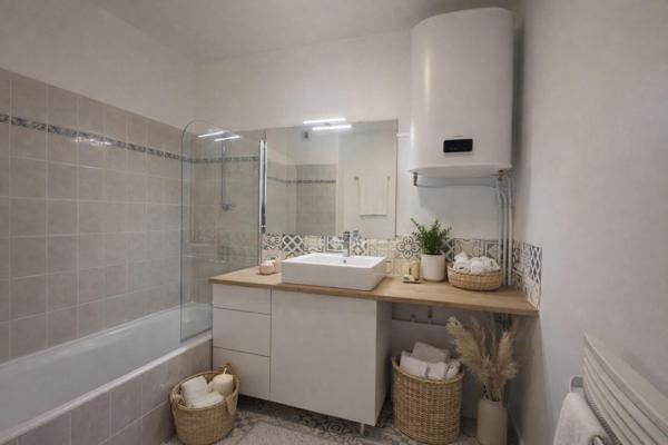 T3 avec balcon, parking et cadre verdoyant