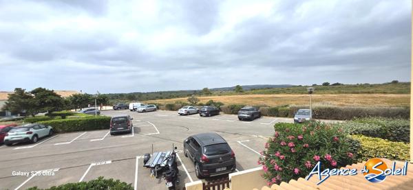 Appartement à Saint-Pierre-la-Mer BEAU T2 RENOVE VUE DEGAGEE PLACE DE PARKING