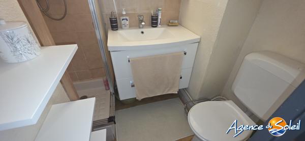 Appartement à Saint-Pierre-la-Mer BEAU T2 RENOVE VUE DEGAGEE PLACE DE PARKING